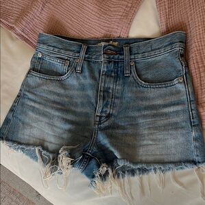 Madewell relaxed denim shorts size 25